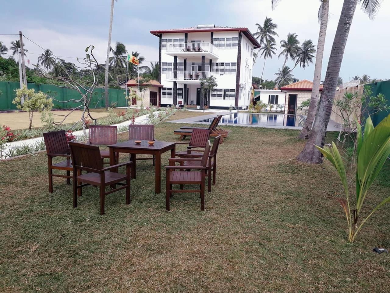 Blue Beach Villa Wadduwa Exterior photo